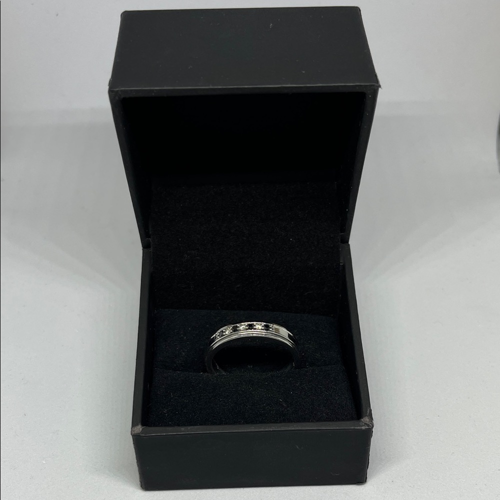 10K White Gold 0.20 CT Black & White Diamond Men’s Wedding Band Size 12.75